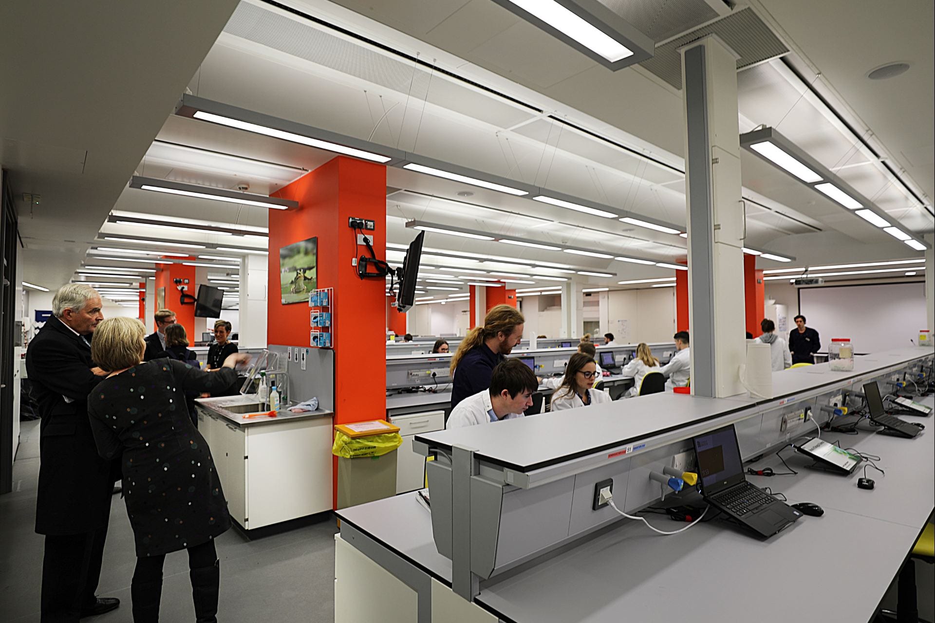 Lord Henley tours the teaching lab at the Bristol BioDesign Institute, Life Sciences Building
